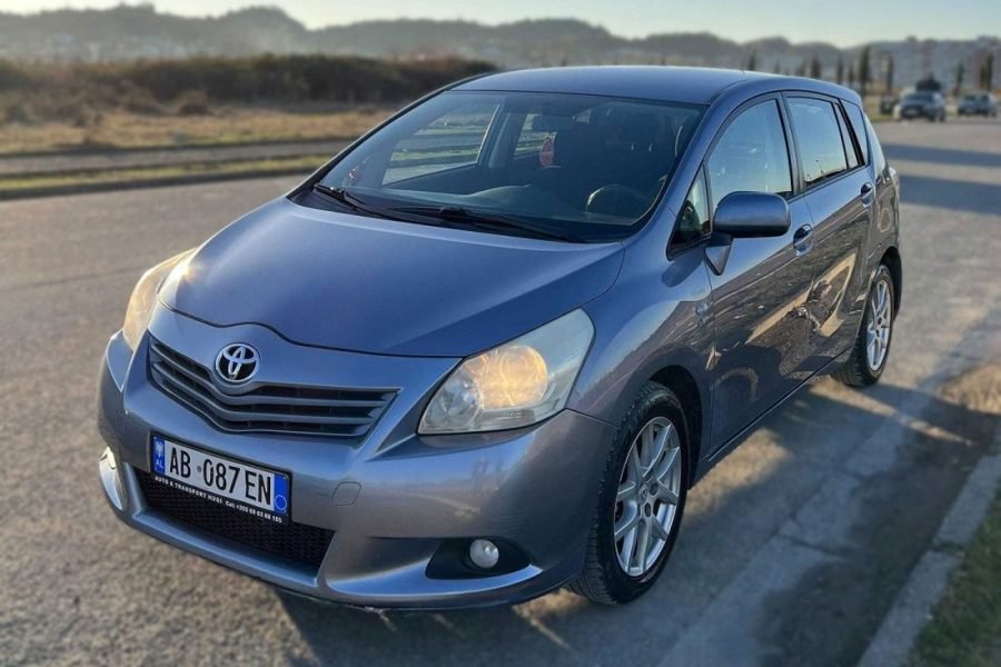 Toyota Verso Blue