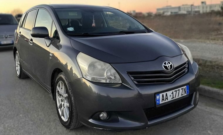 Toyota Verso Dark Grey