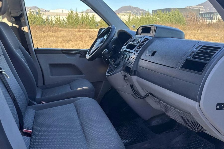 Volkswagen Caravelle Van