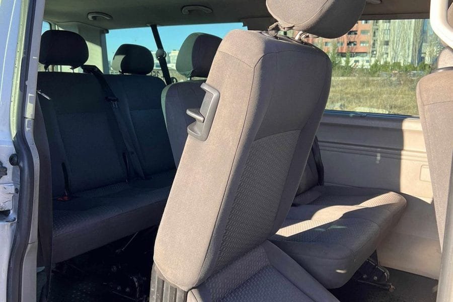 Volkswagen Caravelle Van