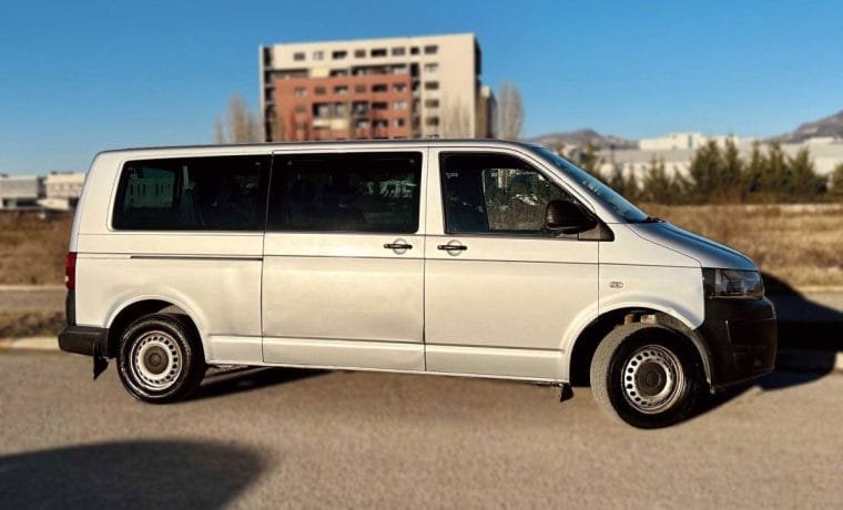 Volkswagen Caravelle Van