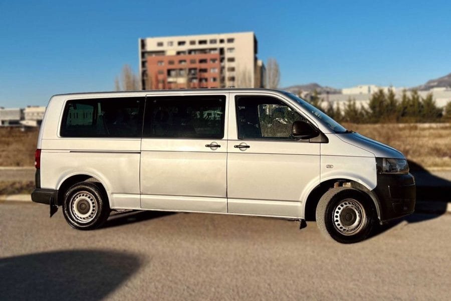 Volkswagen Caravelle Van