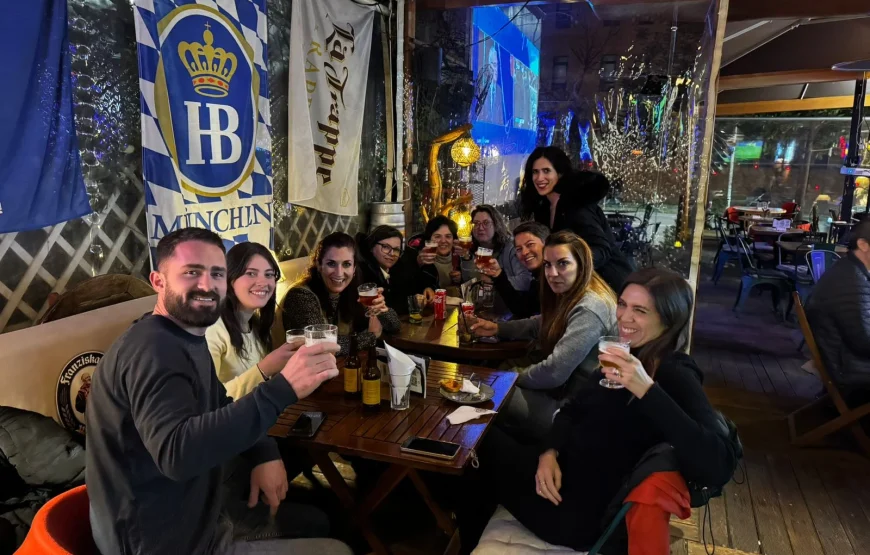 Tirana Unlocked: Tour di Tirana di un giorno intero con caccia al tesoro, degustazione di birra e lezione di cucina