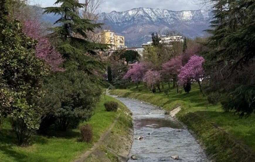 Tirana Unlocked: Tour di Tirana di un giorno intero con caccia al tesoro, degustazione di birra e lezione di cucina